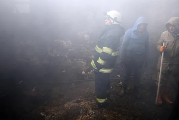 eskisehirde-turgutlar-mahallesinde-agilda-cikan-yangin-3-saatte-sonduruldu-50-hayvan-telef-oldu-800-bin-lira-z-1643191267662.jpg Eskişehir'de Turgutlar Mahallesi'nde ağılda çıkan yangın 3 saatte söndürüldü! 50 hayvan telef oldu 800 bin lira zarar-4