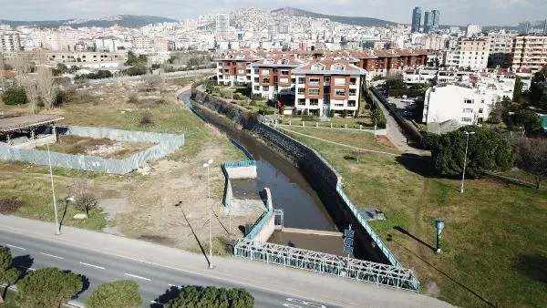 Maltepe'de denizin rengi kahverengine döndü! Vatandaş pis kokulardan şikayetçi-4