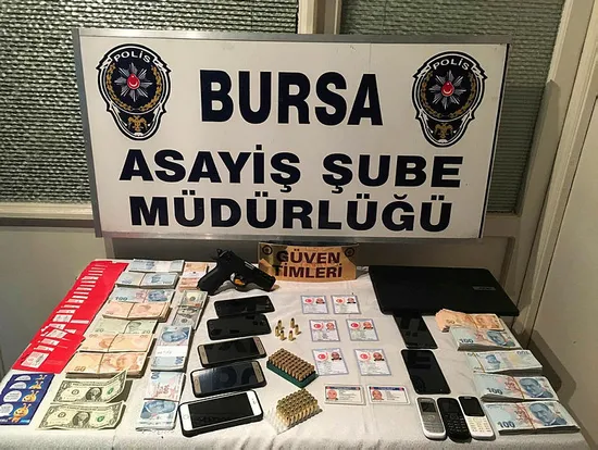 Büyücü Kesira F serisi 1 dolarlarla yakalandı!-3