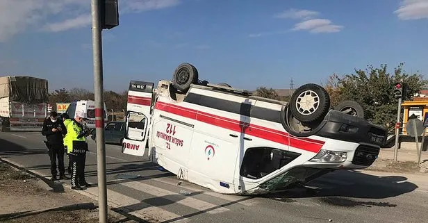 Elazığ’da ambulansla hafif ticari araç çarpıştı: 4 yaralı