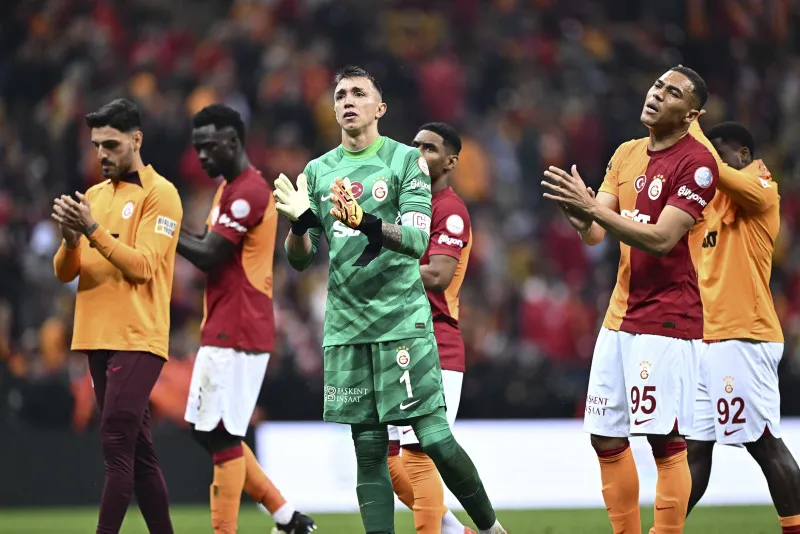 Galatasaray şampiyonluk maçına çıkıyor! Okan Buruk'tan yıldız isme kesik - 12