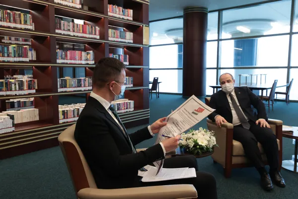 son-dakika-sanayi-ve-teknoloji-bakani-mustafa-varanktan-yabanci-yatirimcilara-cagri-gelin-turk-misafirperverligiyle-tanisin-1607422552843.jpg SON DAKİKA: Sanayi ve Teknoloji Bakanı Mustafa Varank'tan yabancı yatırımcılara çağrı: Gelin Türk misafirperverliğiyle tanışın-2