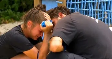 Survivor Nisa Bölükbaşının Barış Murat Yağcıyı öptüğü anlar! Videoyu önce paylaştı ardından sildi...