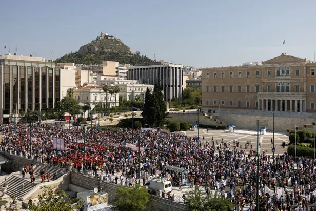yunanistanda-calisma-saatini-13e-cikaran-yasa-meclisten-gecti-binlerce-kisi-sokaklarda-1695458577664.jpg Yunanistan’da çalışma saatini 13’e çıkaran yasa Meclis’ten geçti: Binlerce kişi sokaklarda-3