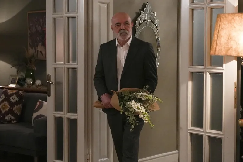 aldatmak-65-bolum-fragmani-yayinlandi-35-yillik-ask-hikayesini-fena-harcadik-1712906981727.jpg Aldatmak 65. bölüm fragmanı yayınlandı! “35 yıllık aşk hikayesini fena harcadık”-5