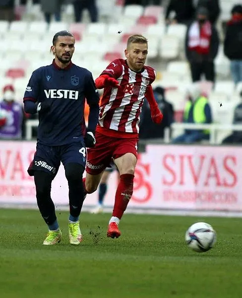 firtina-sivasta-takildi-demir-grup-sivasspor-1-1-trabzonspor-macsonucu-ozet-1642258988493.jpeg