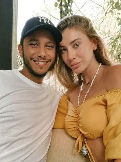 Şeyma Subaşı ve sevgilisi Meedo'nun dudak dudağa fotoğraflarına Şeyma'nın tangası damga vurdu! Anında tefe kondu-3