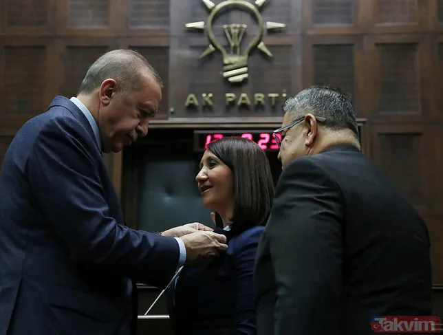 Başkan Erdoğan AK Parti'ye katılan 5 belediye başkanına rozetlerini taktı!