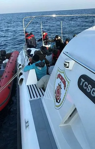 Son dakika: Enez’de bot içerisindeki 14 düzensiz göçmen yakalandı