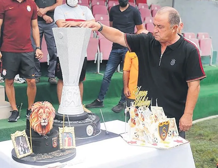 Fatih Terim’e UEFA’lı kutlama