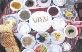 "Kahvaltı yasaklansın" diyen Mehmet Öz'e Van'dan çağrı-1