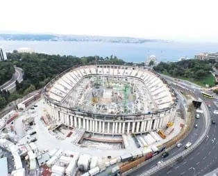 Vodafone Arena’da çatı yükseliyor