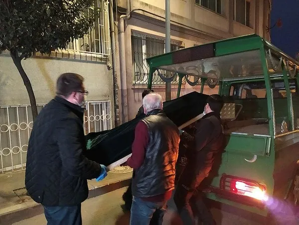 Kendimi iyi hissetmiyorum diyen ünlü senarist Alper Özgen evinde ölü bulundu!-3