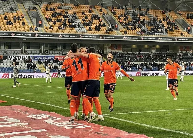 basaksehir-zorlu-kasimpasa-mucadelesinde-son-dakika-3-puani-kapti-2-1-1639235421011.jpeg Başakşehir zorlu Kasımpaşa mücadelesinde son dakika 3 puanı kaptı! 2-1-2