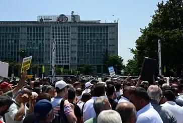 İBB binası önünde protesto