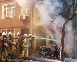 Beyoğlu’nda iki katlı bina alev alev yandı