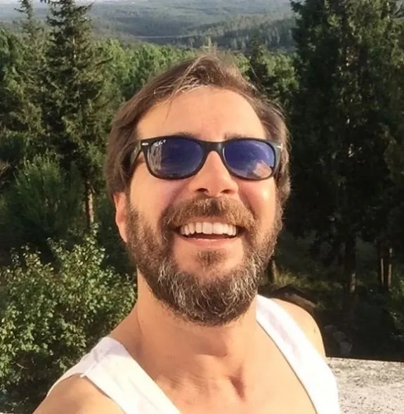Ünlü oyuncuya yumruklu saldırı-2