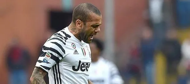 Dani Alves’in ayağı kırıldı