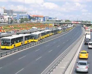 Metrobüs yolu yenileniyor