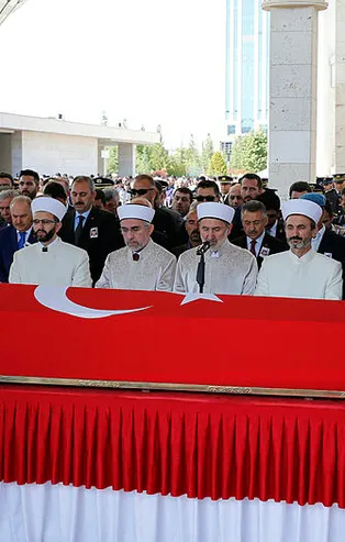 Türkiye Barış Pınarı Harekatı şehitlerini son yolculuğuna uğurladı