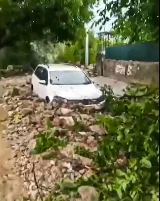 1780770054841.jpeg Niğde'de aniden bastıran sağanak sele dönüştü: 1 kişi hayatını kaybetti-3