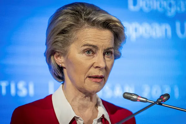 ab-kurumlarinin-liderleri-aralarindaki-protokol-kavgasini-masaya-yatiriyor-1618244003422.jpg AB kurumlarının liderleri, aralarındaki protokol kavgasını masaya yatırıyor-5