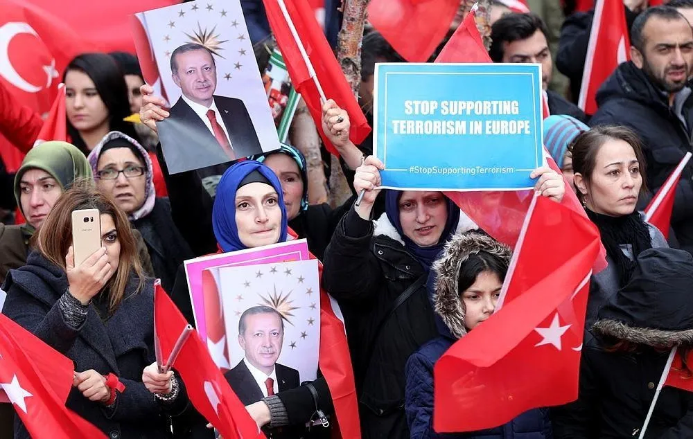 Avrupa'daki Türkler meydanlara indi!-4