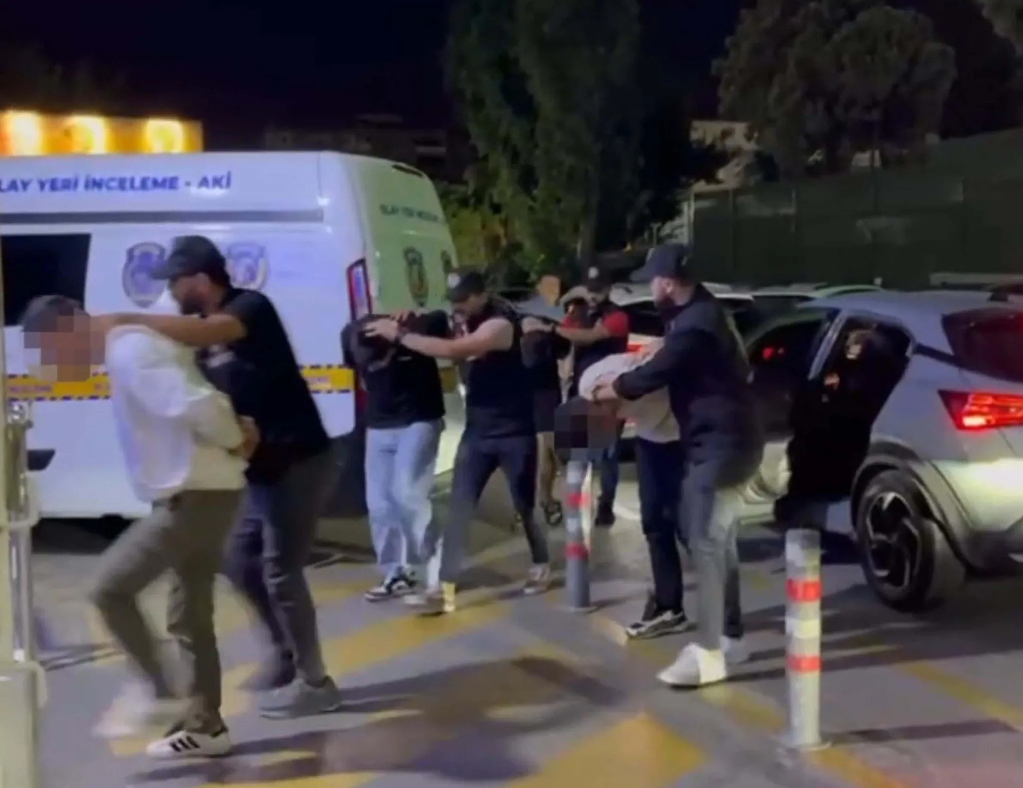 Göztepe taraftar grupları içindeki çetelere operasyon: 51 tutuklama