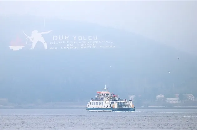 Çanakkale Boğazı'nda ulaşıma sis engeli! Gemi geçişleri durduruldu