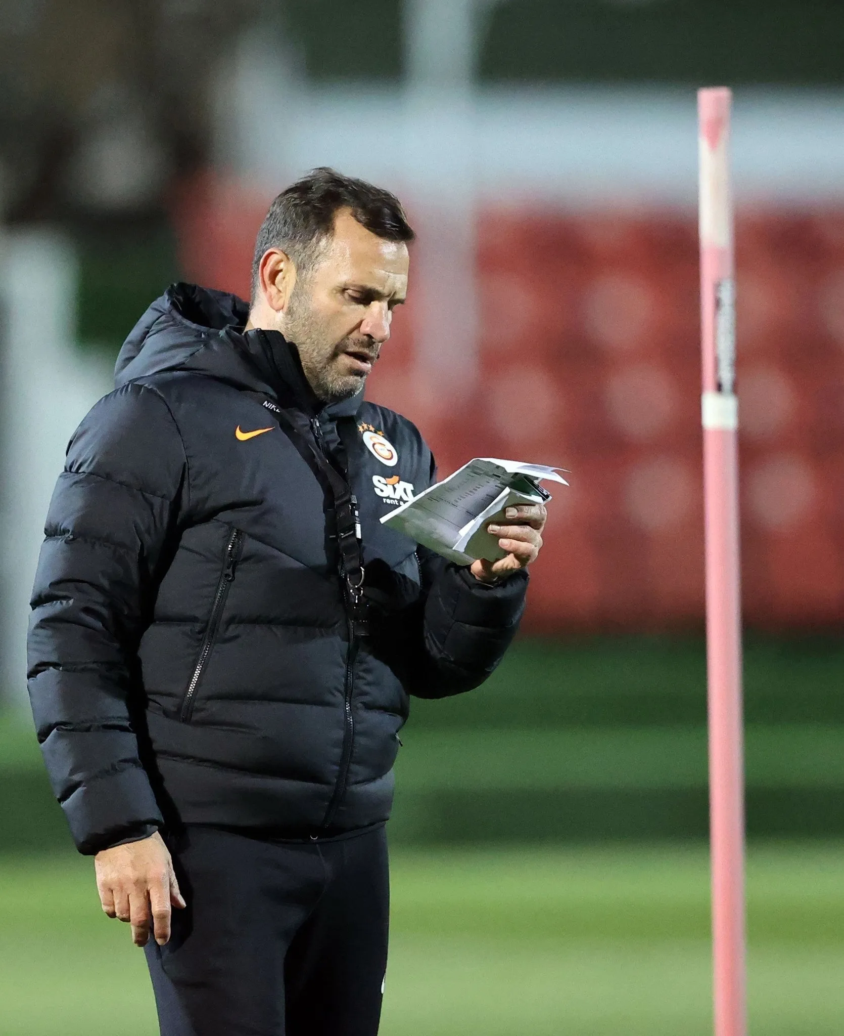 Derbi sonrası flaş karar! Okan Buruk o isimlerin biletini kesti - 11