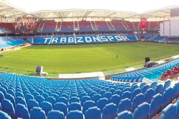 trabzonspor-teknik-direktoru-abdullah-avci-basin-toplantisinda-gulmekten-kirdi-gecirdi-1652396342116.jpeg