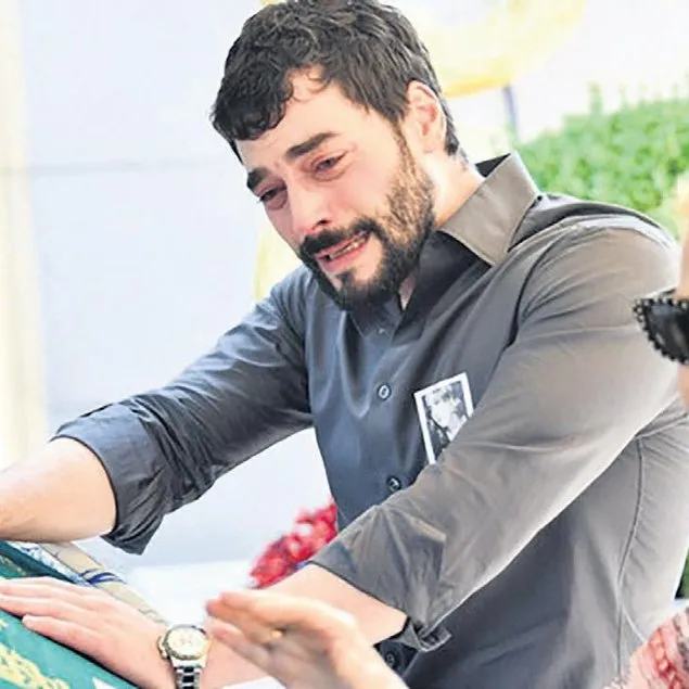 Hande yakın Ebru uzak