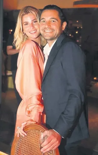 Hacı Sabancı'nın biricik aşkı Nazlı Kayı gelin mayosu yaptırdı yeni bir polemiğin fitilini ateşledi! Hava attığı pozlar tepki çekti