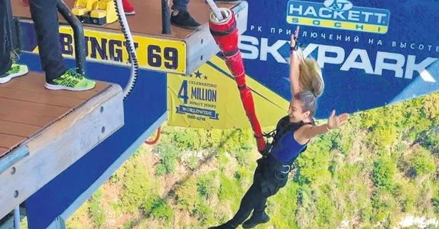 Sabri Sarıoğlu’nun pilot eşi Yağmur Sarıoğlu aksiyona doymuyor! Rusya’da bungee jumping yaptı