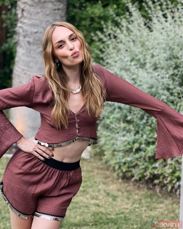 Burak Deniz’in olay çıkardığı Nilperi Şahinkaya’nın masayı terk ettiği iddia edildi! Açıklamalar peş peşe geldi! İpler iyice gerildi - 10