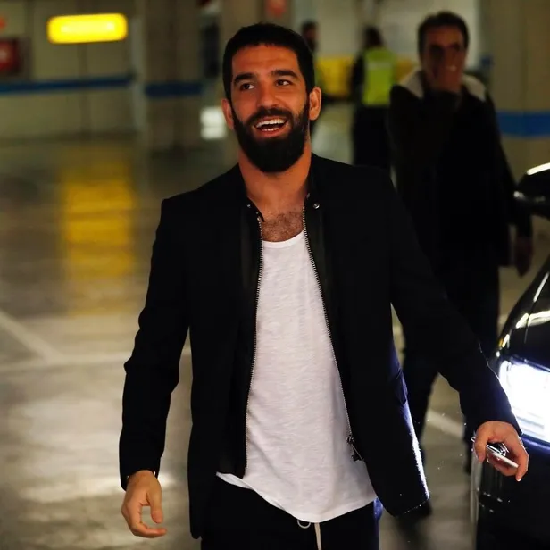 Arda Turan ile Özge Ulusoy’un aşk yaşadıkları iddiası…-11
