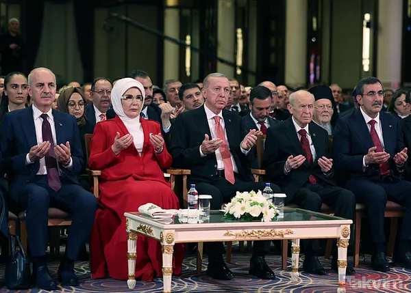 Başkan Erdoğan, 29 Ekim Özel Programı'na katıldı! Erdoğan yanına gelen küçük kız çocuğu ile fotoğraf çektirdi - 4