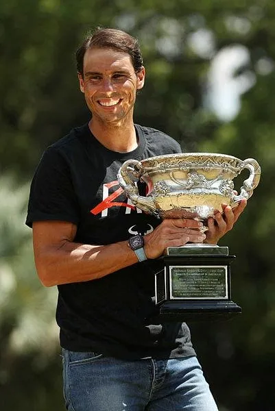 tenis-dunyasinin-sampiyonu-rafael-nadal-servetiyle-dudak-ucuklatiyor-1643754782767.jpeg