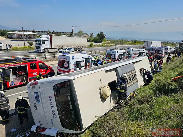 Yalova'da düz yolda giden otobüs devrildi! Görüntüler ortaya çıktı - 1