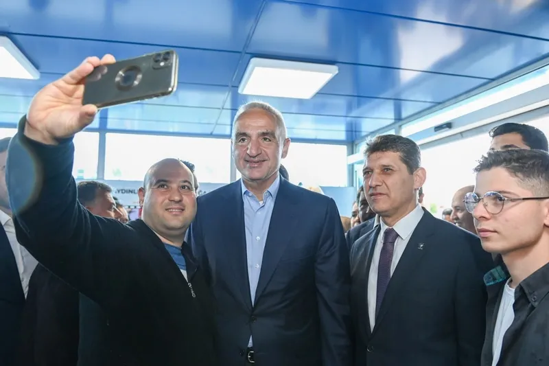 1774014311950.jpeg Bakan Ersoy Antalya'dan duyurdu: Turizmde 65 milyar dolarlık dev gelir hedefi!-8