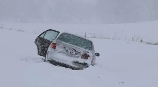 Son dakika: Sivas-Ankara karayolu ulaşıma kapandı, araçlar mahsur kaldı-2