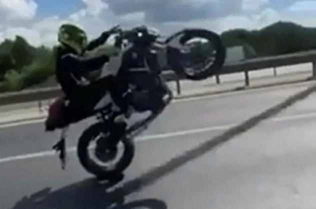 Motosikletli magandaya ceza yağdı