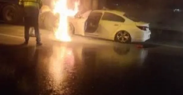 İzmir'de korkunç son: TIR'a çarpan otomobilin sürücüsü yanarak can verdi!