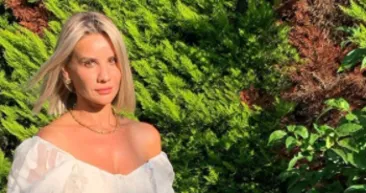 Esra Erolun kardeşi Eda Erolun bikinili paylaşımı şoke etti!