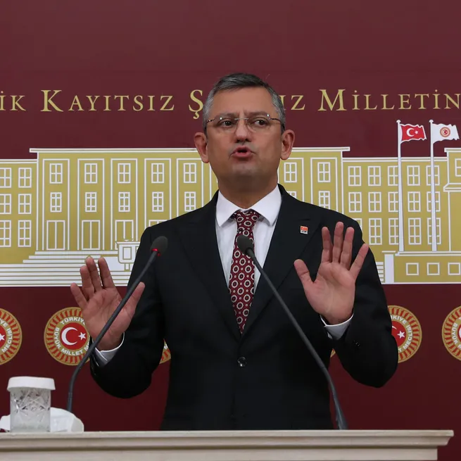 Bedava traktör patladı, yeni vaat tam altın! CHPli Özgür Özel sosyal medyada alay konusu oldu