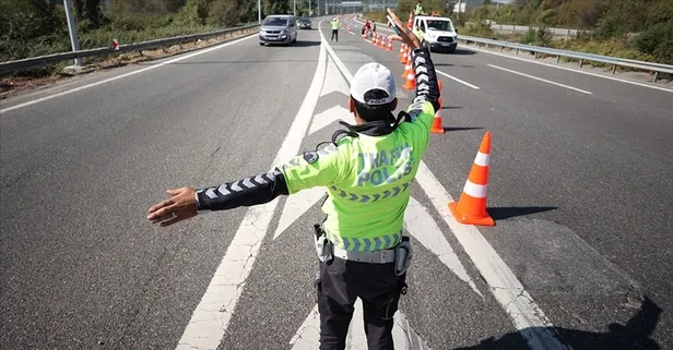 Son dakika: 'Yeniden Büyük İstanbul Mitingi' nedeniyle bazı yollar trafiğe kapatıldı
