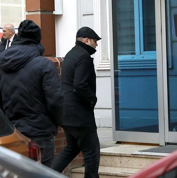 ogun-samast-trabzonda-segbisle-durusmaya-katildi-ifadesi-alinmadi-yurt-disi-cikis-yasagi-verildi-1701877697524.jpeg Ogün Samast Trabzon'da SEGBİS'le duruşmaya katıldı! İfadesi alınmadı... Yurt dışı çıkış yasağı verildi-7