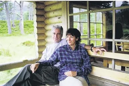 Jeffrey Epstein ile sevgilisi Ghislaine Maxwell'in şok fotoğrafları ortaya çıktı-1