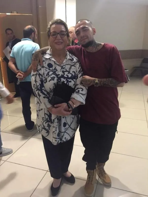 Rapci Ezhel In Izmir De Yaka Paca Gozaltina Mi Alindi Sercan Ipekcioglu Tutuklandi Mi Takvim