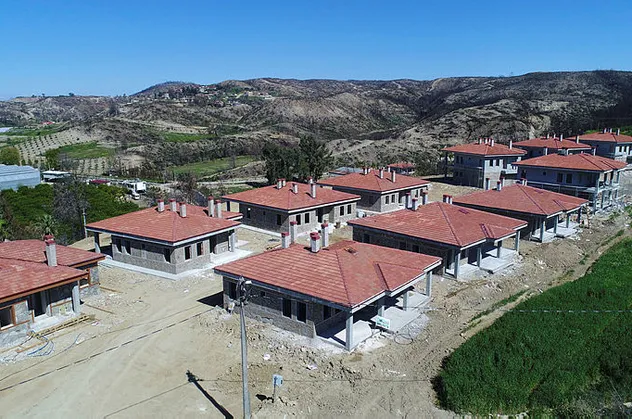 Manavgatlı yangın mağdurları çifte bayram yaşayacak! Evler tamamlanmak üzere